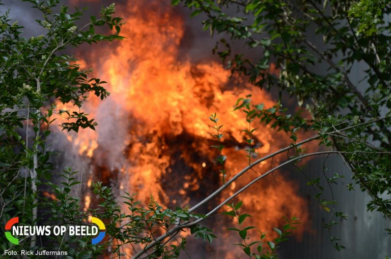 Uitslaande brand bij scoutinggebouw Binckhorstlaan Den Haag