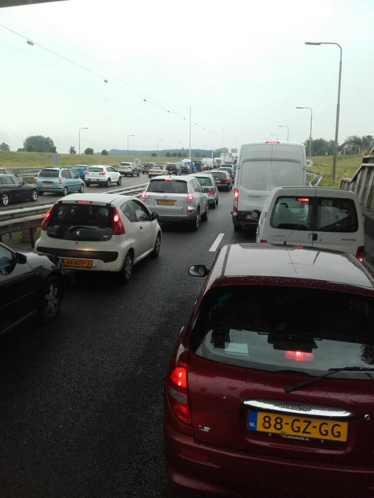 Heinenoordtunnel A29 afgesloten door wateroverlast in tunnelbuis