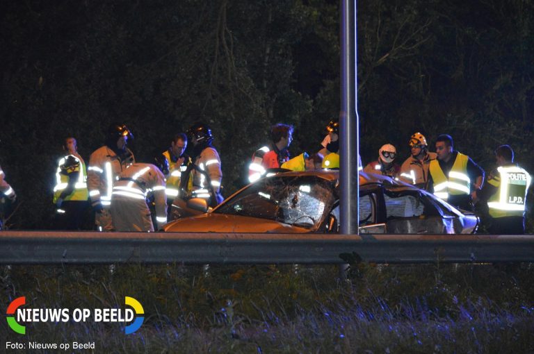 Bestuurder in kritieke toestand na eenzijdig ongeval Leeuwenakkerweg Bergschenhoek