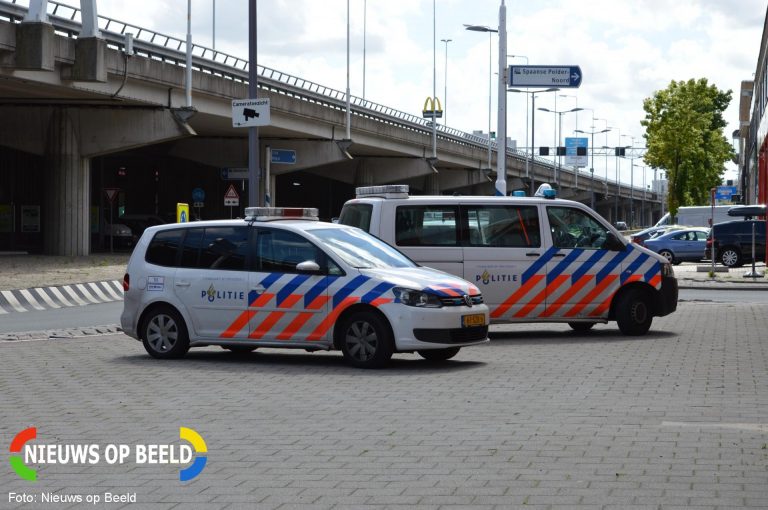 Persoon in nek gestoken Industrieweg Rotterdam