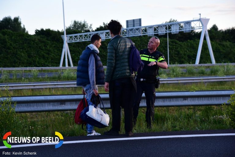 Twee gewonden bij eenzijdig ongeval A15 Rotterdam