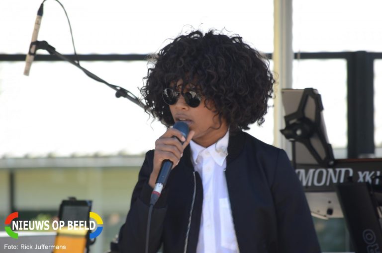 Shary-an zingt bij Snowworld Buytenparklaan Zoetermeer