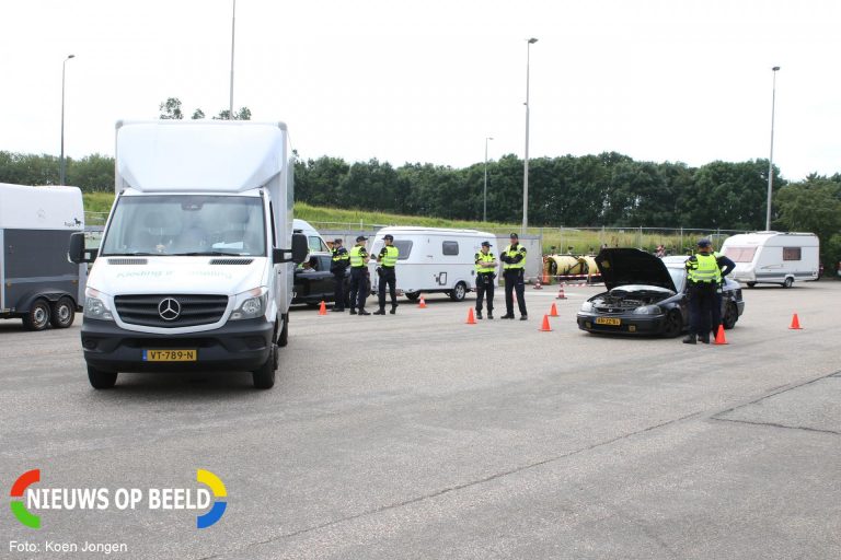 Grote verkeerscontrole op terrein rijkswaterstaat N11 Leiden