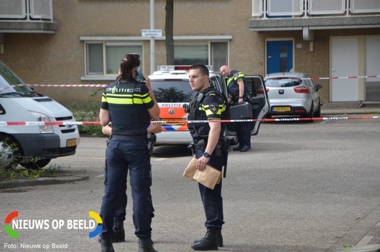 Politie lost waarschuwingsschot, drie arrestaties Keulenhof Rotterdam