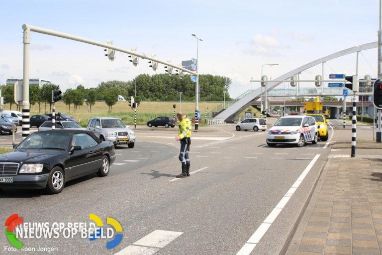 Meerdere gewonden bij ongeval tussen drie voertuigen Ir. G. Tjalmaweg Oegstgeest