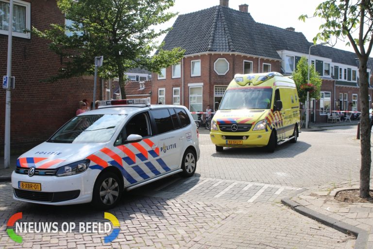 Aanrijding tussen snorfiets en politiebus Munnikenstraat Leiden