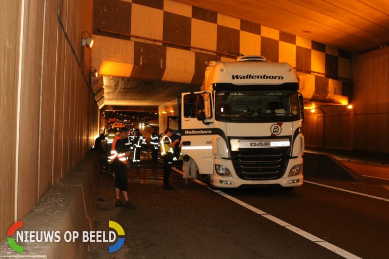 Zwaar ongeval tussen vrachtwagens in tunnel Rijksweg A4 Nieuw-Vennep