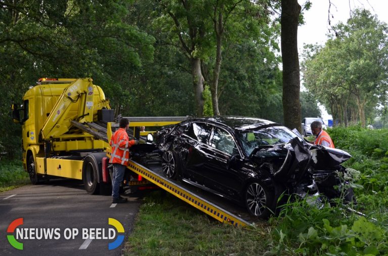 Auto klapt op boom, bestuurder bekneld Schoonhovenseweg – N207 Stolwijk