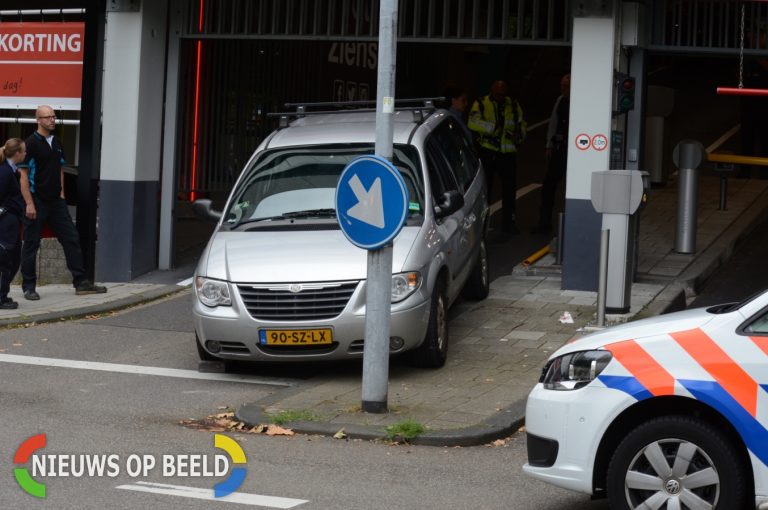 Auto rolt over vrouw heen Belgielaan Zoetermeer