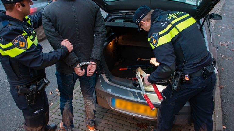 Goed speurwerk levert gestolen auto uit Barendrecht en aanhouding op in Barneveld