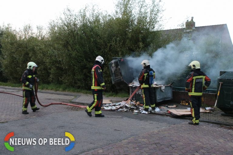 Brandweer blust brandende papiercontainer Hoge Morsweg Leiden