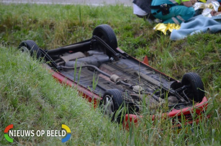Auto belandt in sloot na ongeval Prinses Maximaplein Zoetermeer