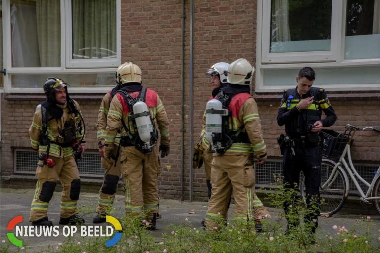 Brandweer doet onderzoek in woning na rookontwikkeling Kerkwervsingel Rotterdam