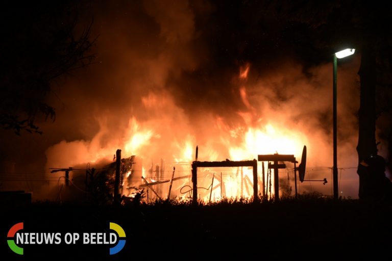 Dronken man steekt eigen tuinhuisje in brand Slinge Rotterdam