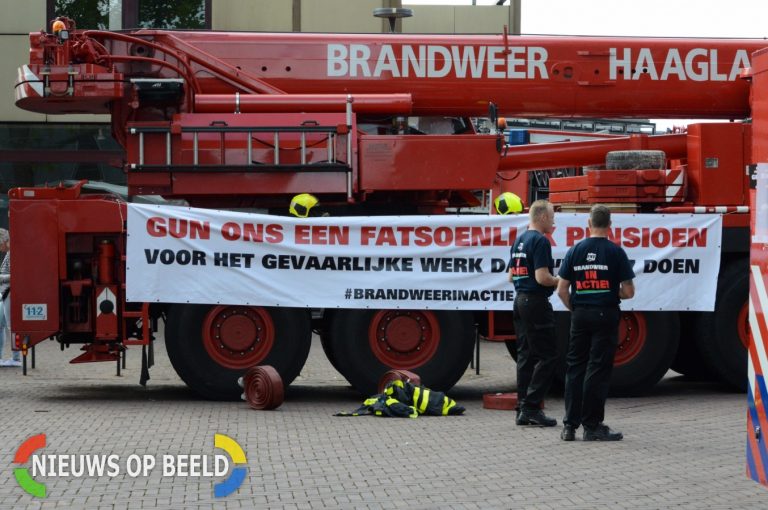 Brandweer Haaglanden in aktie Raadhuisplein Pijnacker