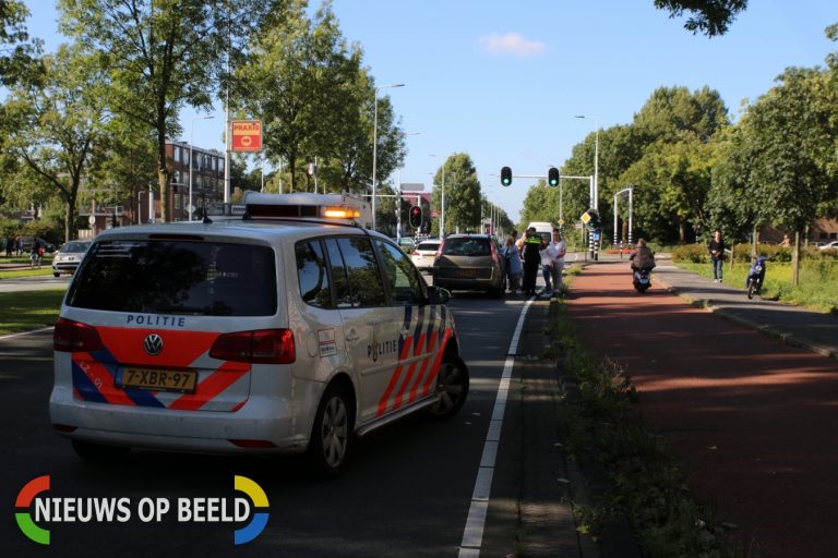 Kop-staart aanrijding tussen twee auto’s Churchillaan Leiden