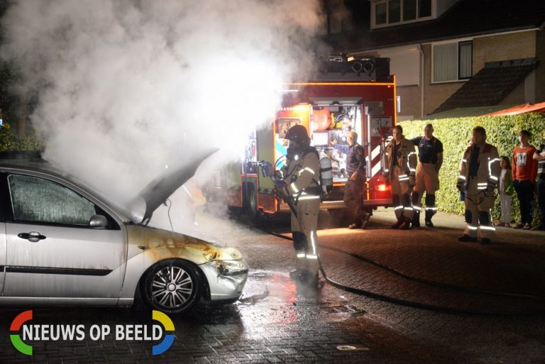 Auto verwoest door brand Smalspoor Capelle aan den IJssel