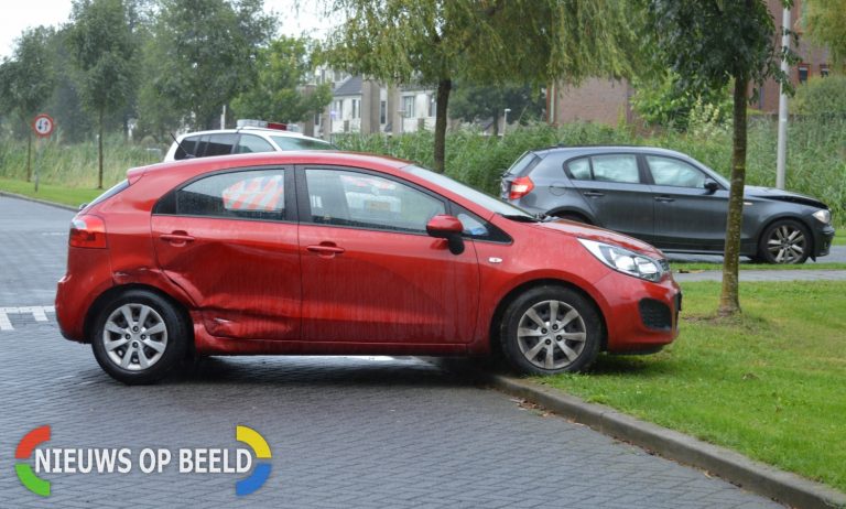 Flinke schade na aanrijding tussen twee auto’s Gantellaan / Meersingel Pijnacker