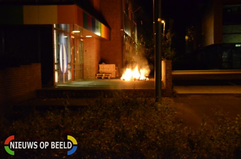 Buiten geplaatst afval zorgt voor brandweerinzet Calslaan Gouda