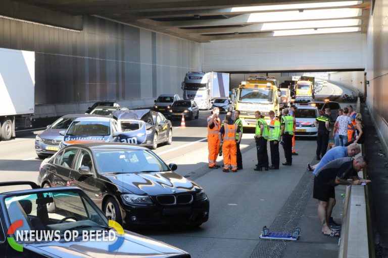 Ongeval tussen meerdere personenauto’s Rijksweg A4 Leiden