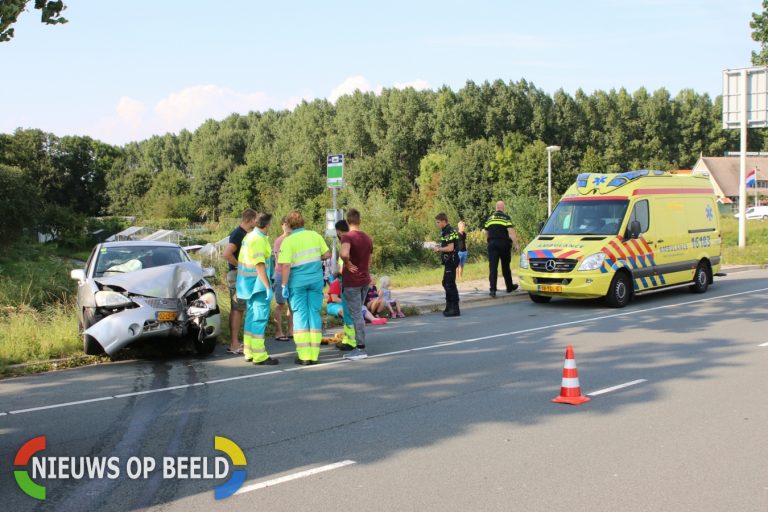 Bestuurder verliest macht over het stuur Persant Snoepweg Leiderdorp