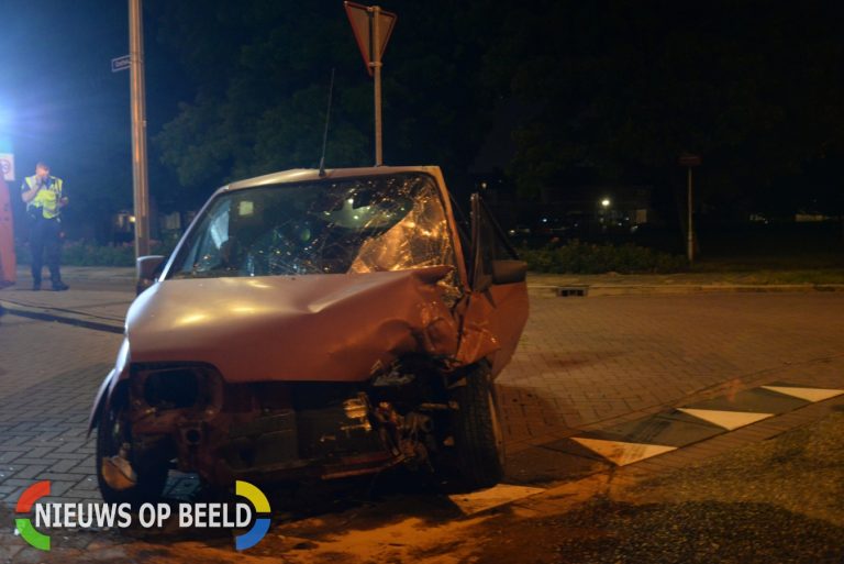 Gewonden na forse aanrijding Burgemeester van Beresteijnlaan Capelle aan den IJssel