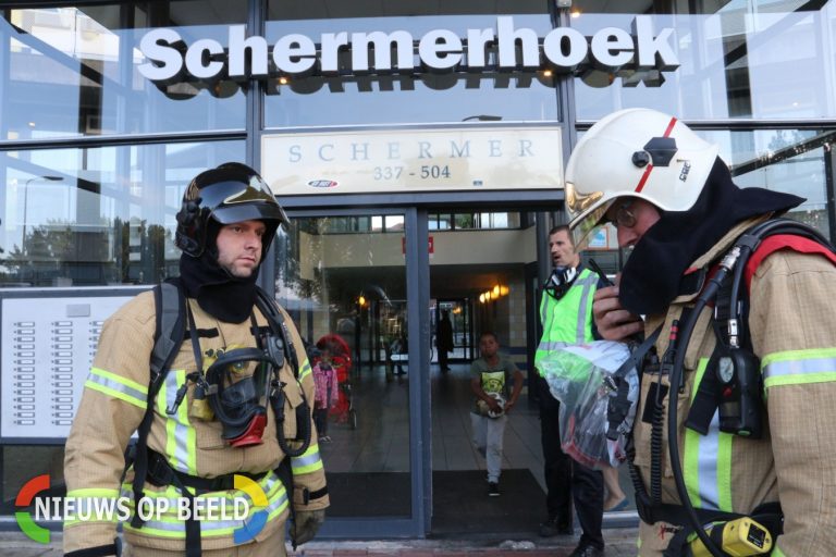 Brandweer Capelle oefent in flatgebouw Schermerhoek Capelle aan den IJssel (video)
