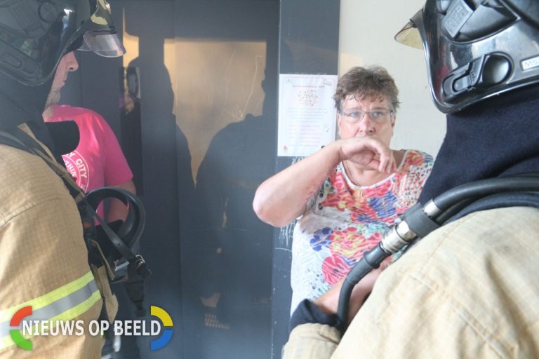 Brandweer Capelle oefent in flat Purmerhoek Capelle aan den IJssel ( Video )