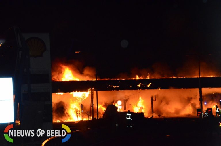 Shell tankstation volledig verwoest door grote brand De Andel Gouda