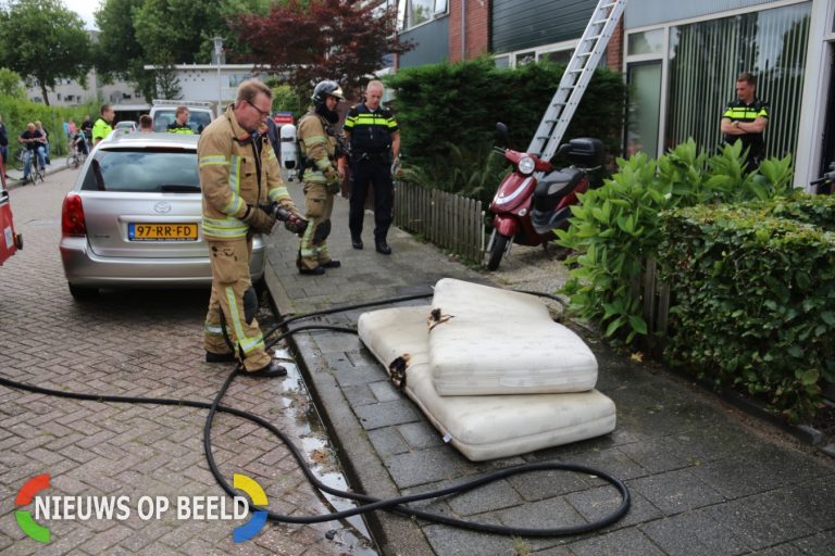 Matras in brand, bewoner licht gewond Fuutstraat Krimpen aan den IJssel