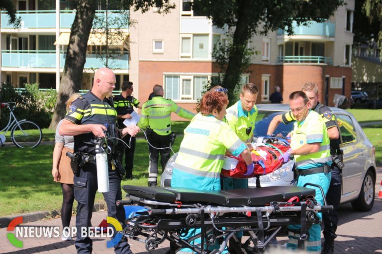 Fietser zwaargewond na aanrijding met auto Michelangelostraat Rotterdam