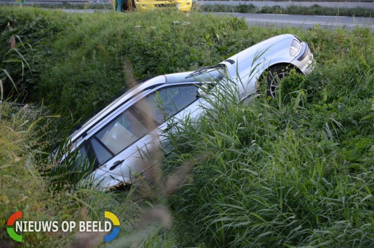 Twee auto’s te water na aanrijding Overbuurtseweg / N209 Bleiswijk