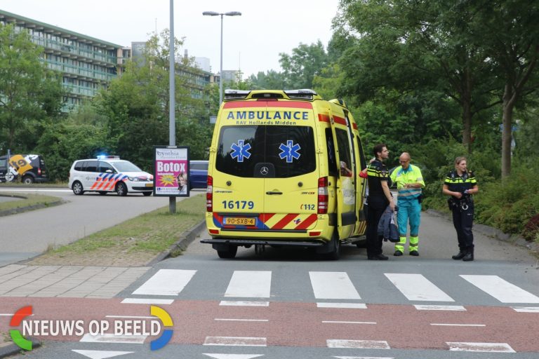 Scooterrijdster geschept op fietspad Vierlinghlaan Leiden