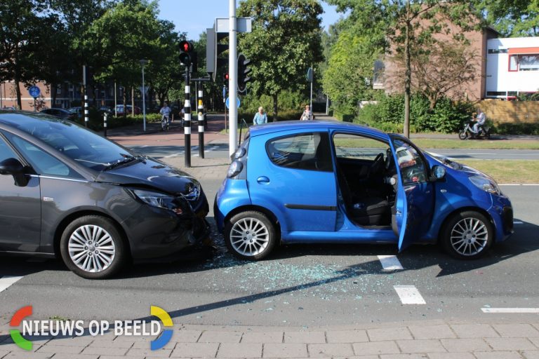 Kettingbotsing tussen 4 auto’s, meerdere gewonden Churchilllaan Leiden