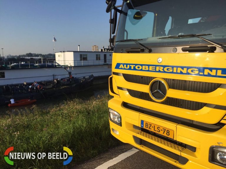 Auto te water door vergeten handrem Nijverheidsstraat Capelle aan den IJssel