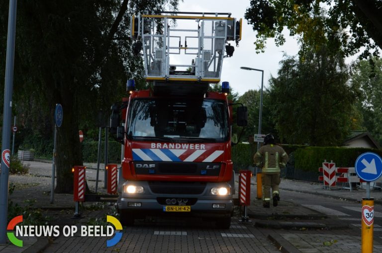 Brandweer rukt uit voor stormschade Oudedijkse Schiekade Rotterdam