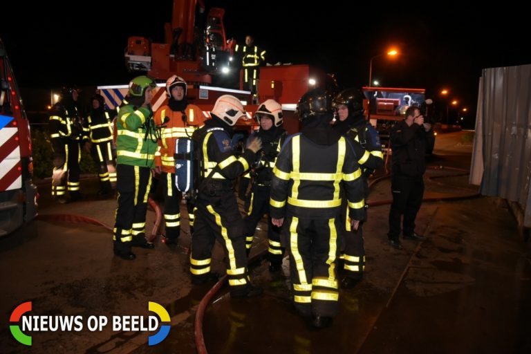 Grote brand in loods van metaalrecycling bedrijf Nijverheidsweg Heinenoord