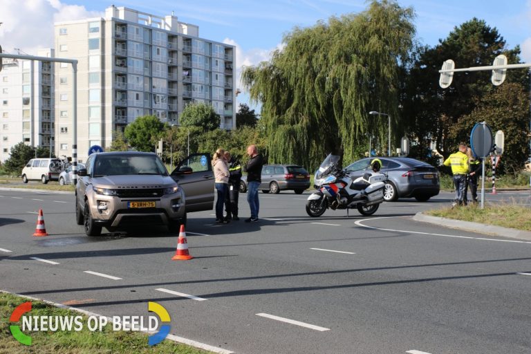 Aanzienlijke schade bij ongeval op kruising Rooseveldstraat Leiden