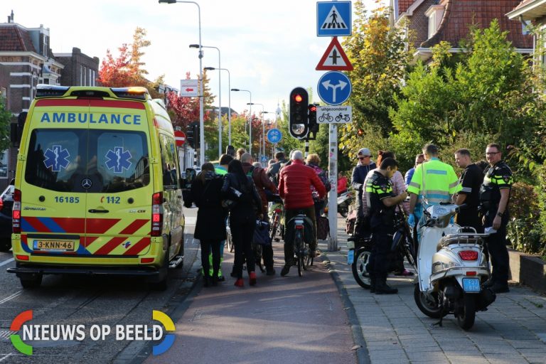 Botsing tussen snorscooter en brommer Lage Rijndijk Leiden