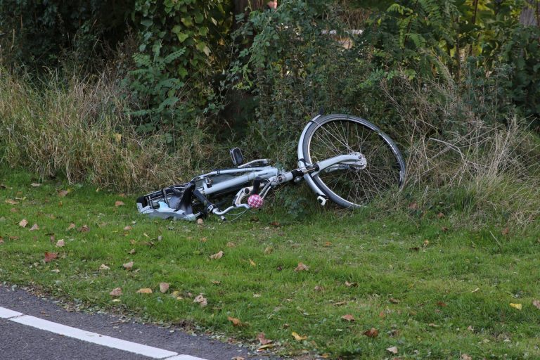 Fietser gewond na aanrijding IJsselmeerlaan Leiden