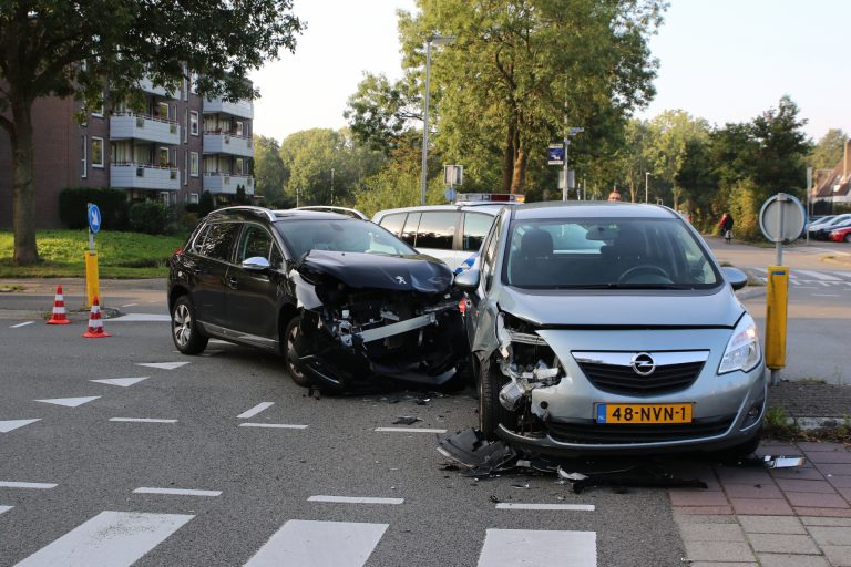 Flinke materiele schade na ongeval Gallaslaan Leiderdorp