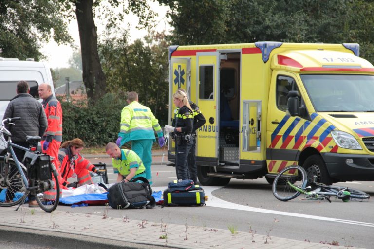 Fietser zwaargewond na aanrijding met auto Industrieweg Krimpen aan den IJssel