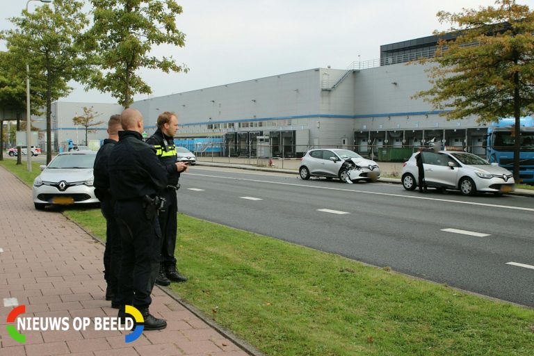 Aanrijding tussen twee auto’s van justitie Eikenlaan Alphen aan den Rijn
