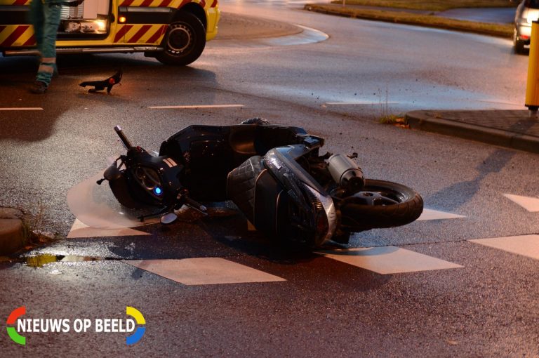 Scooterrijder raakt gewond na aanrijding met personenauto Fokkerstraat Zoetermeer