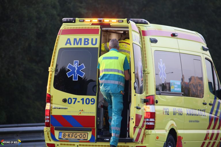 Gewonde bij ongeval tussen personenauto en vrachtwagen Berencamperweg Nijkerk