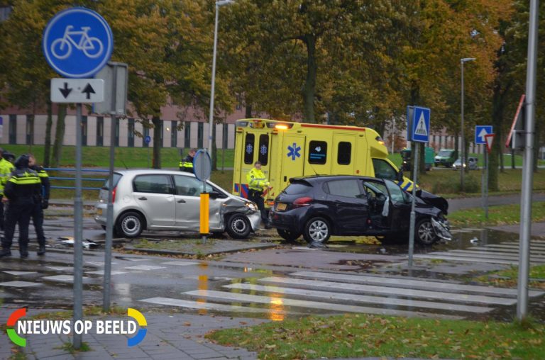 Veel schade na aanrijding Edelsteensingel Zoetermeer