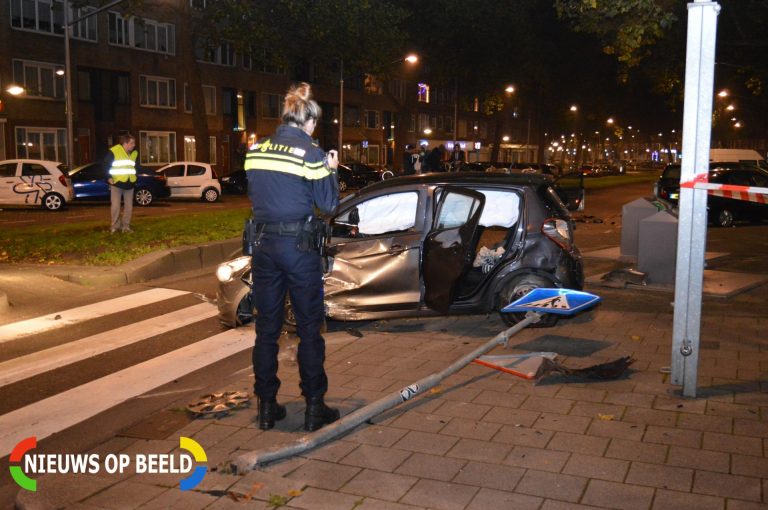 Ravage na aanrijding door voorrangsfout Dordtselaan Rotterdam