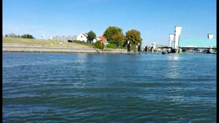 Stoffelijk overschot gevonden in water Algerabrug Capelle aan den IJssel