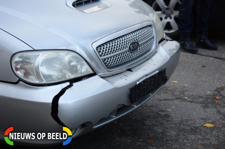Taxi en auto botsen Wattstraat Zoetermeer