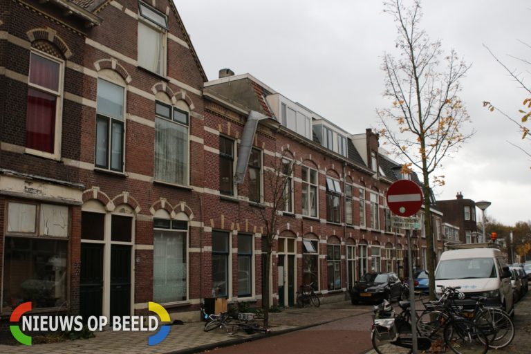 Geveldeel laat los van woning Prinsenstraat Leiden